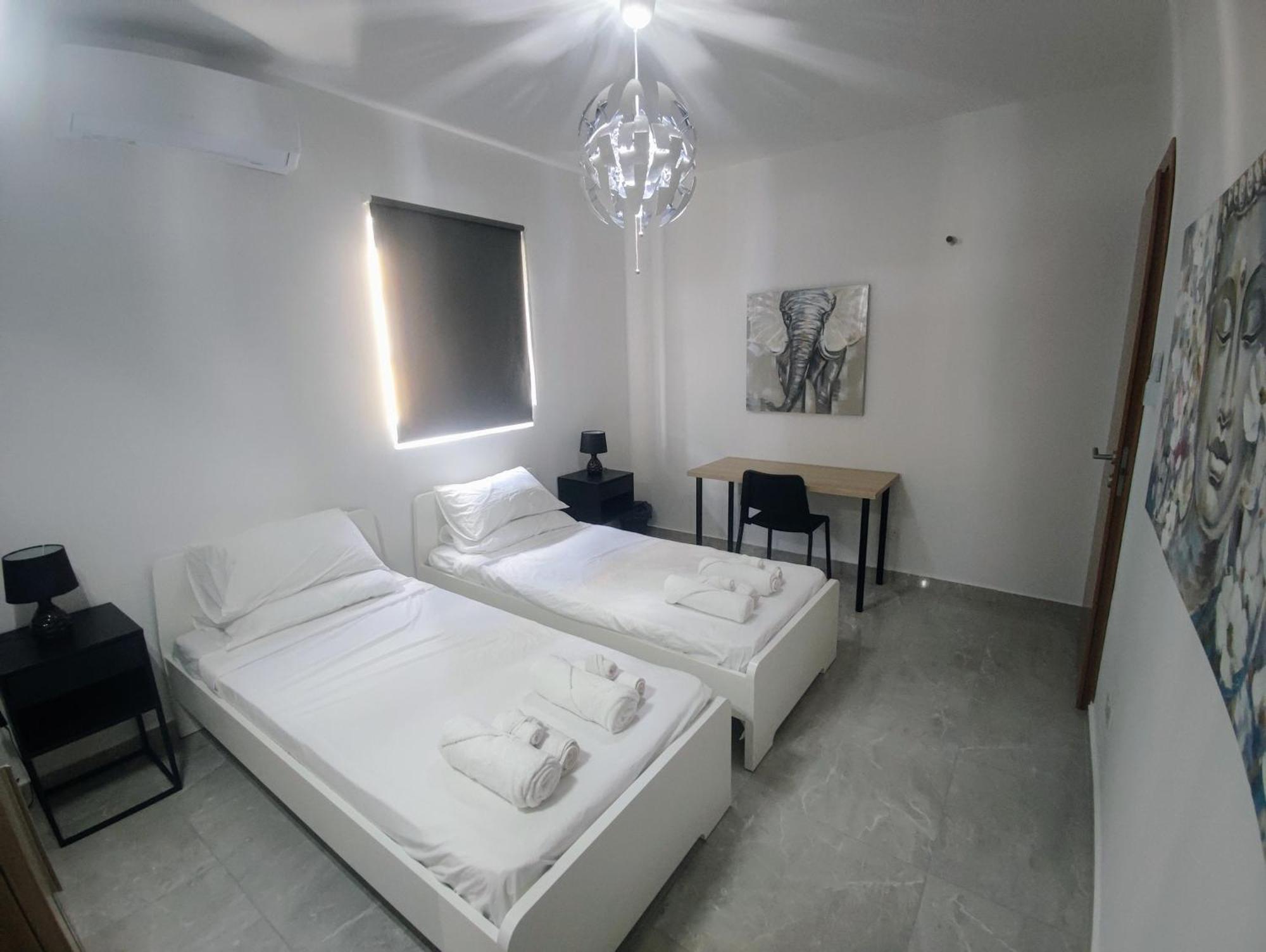Deggies Apartments - Spacious, Modern Apartment! 나샤르 외부 사진